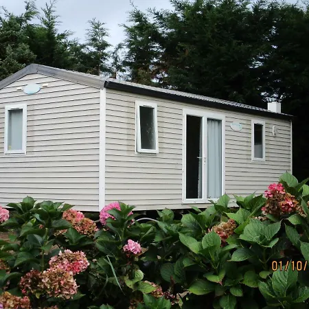 Camping Les Mobile De Kerroyal *
